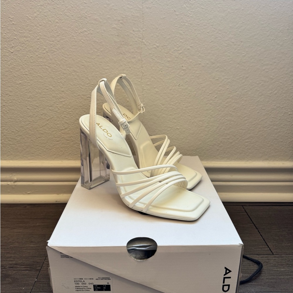 Aldo Estela heel